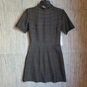 NWT Urban Girl Black White High Neck Short Sleeve Dress Zip Short Size Small